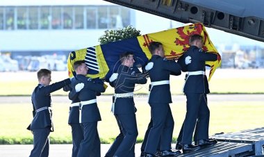 Peti Mati Ratu Elizabeth Diterbangkan ke London untuk Penghormatan Terakhir